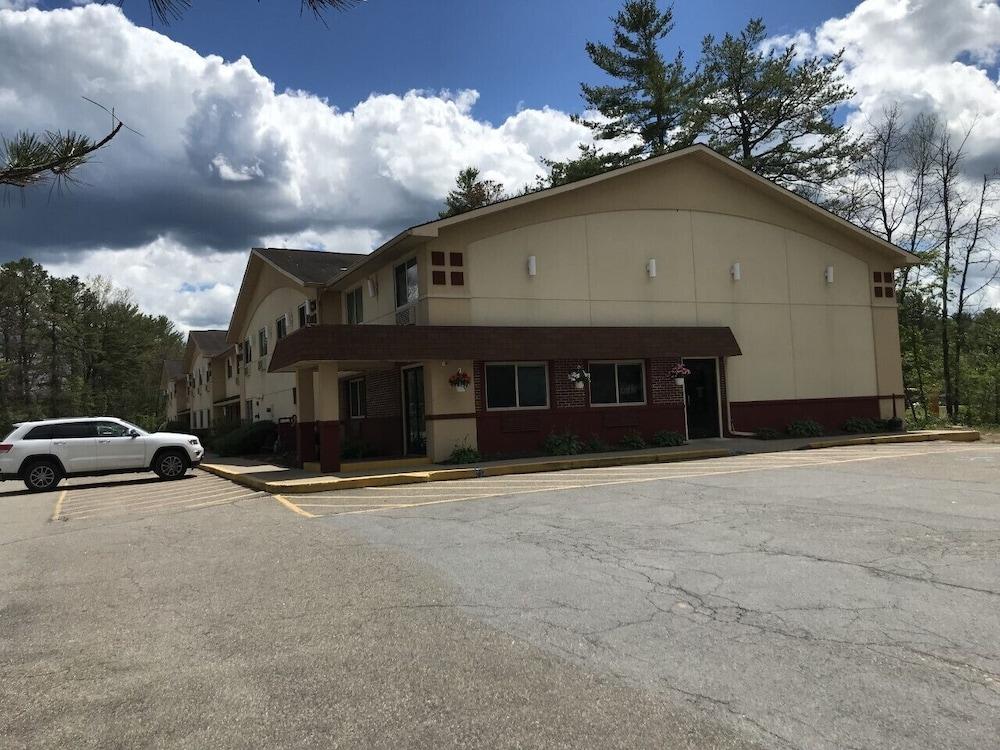 Super 8 By Wyndham Queensbury Glens Falls Bagian luar foto