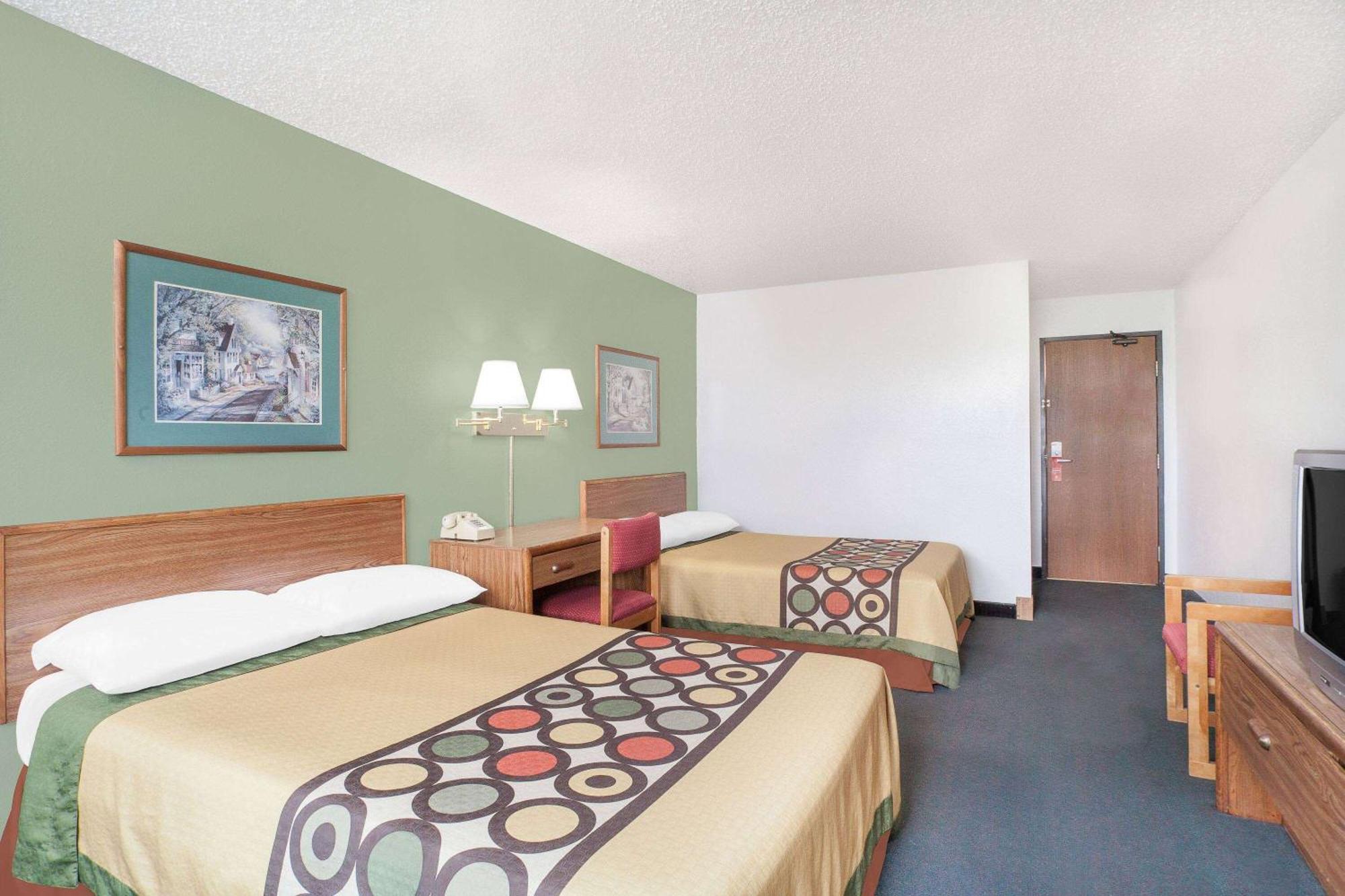 Super 8 By Wyndham Queensbury Glens Falls Bagian luar foto